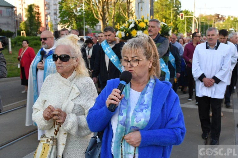 Modlitwa za Gorzów Wlkp. z różańcem w ręku