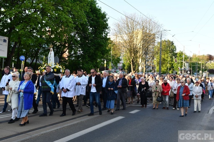 Modlitwa za Gorzów Wlkp. z różańcem w ręku