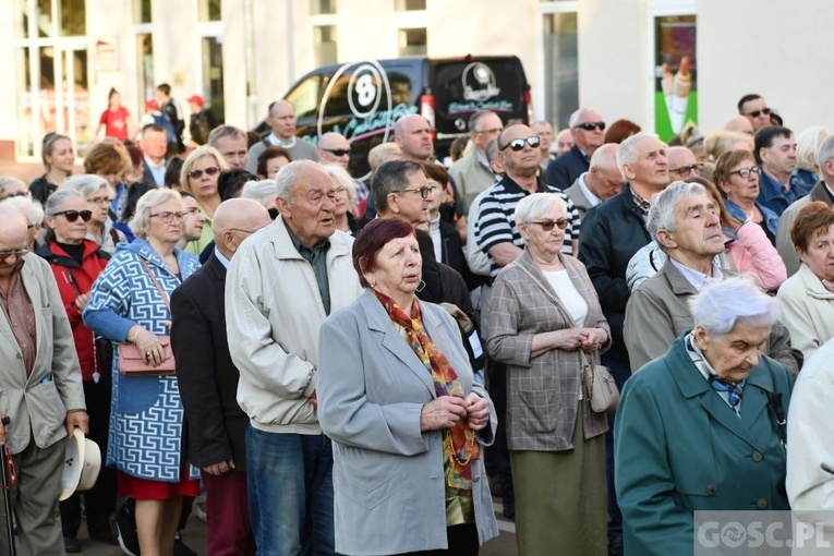 Modlitwa za Gorzów Wlkp. z różańcem w ręku
