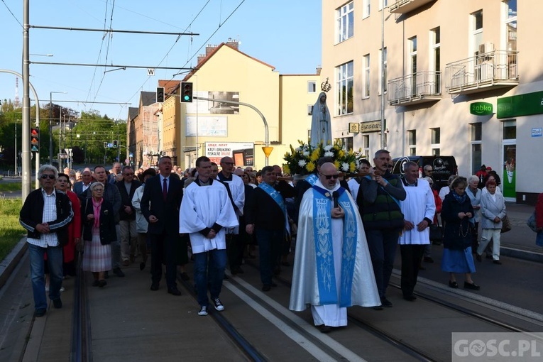 Modlitwa za Gorzów Wlkp. z różańcem w ręku