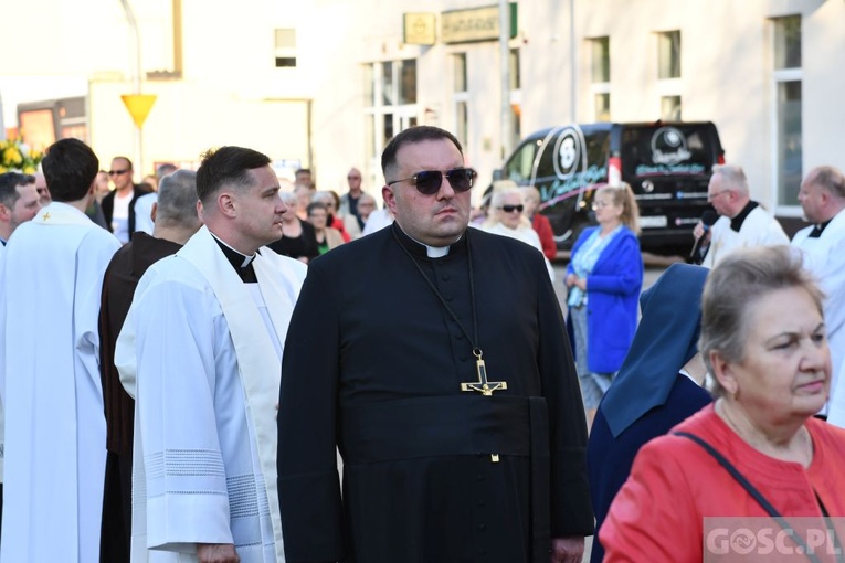 Modlitwa za Gorzów Wlkp. z różańcem w ręku