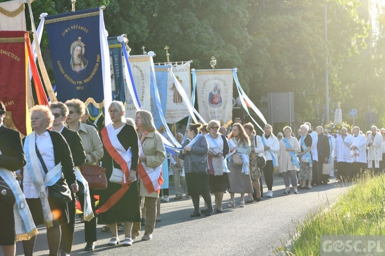 Modlitwa za Gorzów Wlkp. z różańcem w ręku