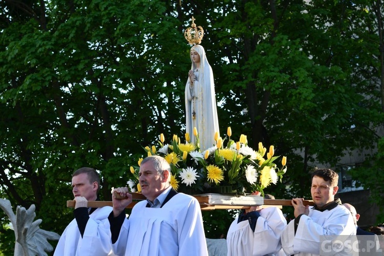 Modlitwa za Gorzów Wlkp. z różańcem w ręku