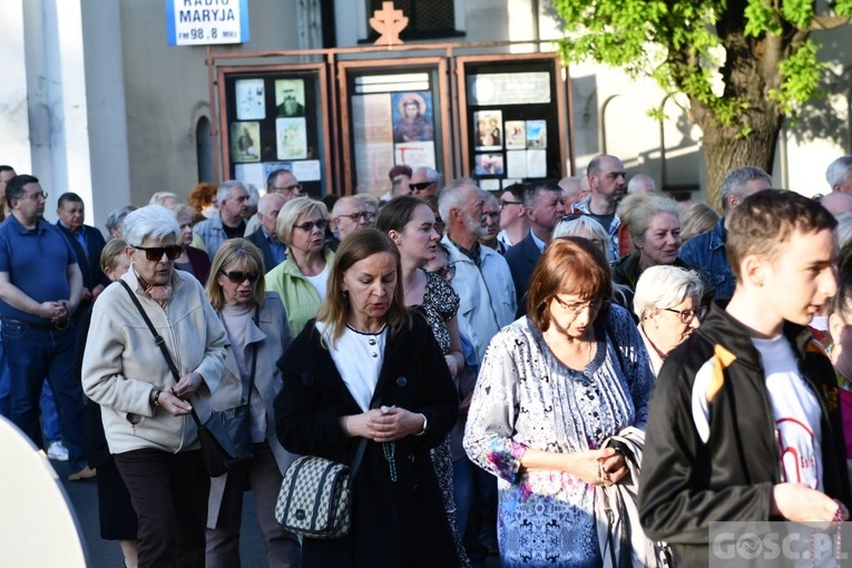 Modlitwa za Gorzów Wlkp. z różańcem w ręku