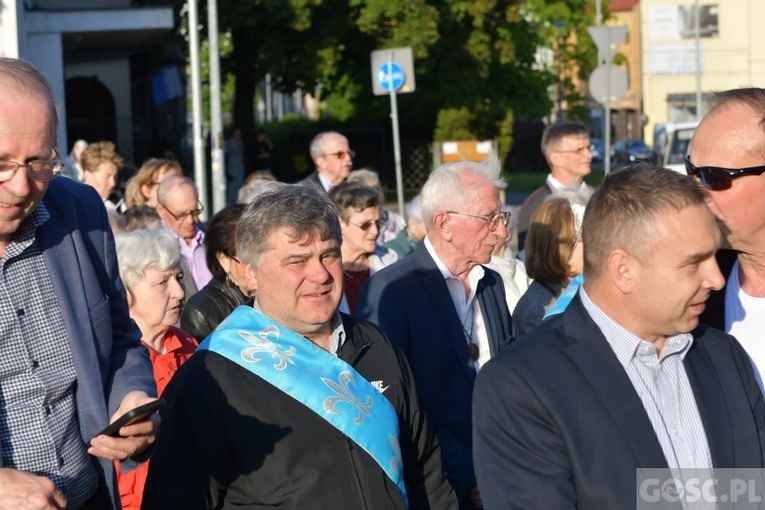 Modlitwa za Gorzów Wlkp. z różańcem w ręku
