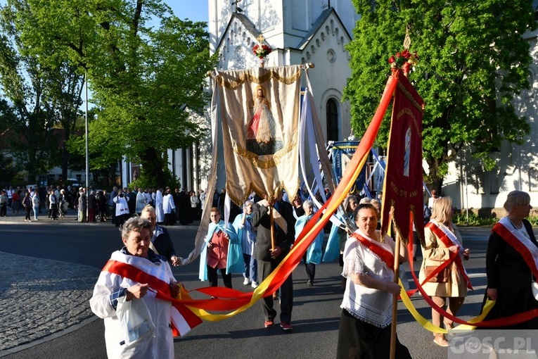 Modlitwa za Gorzów Wlkp. z różańcem w ręku