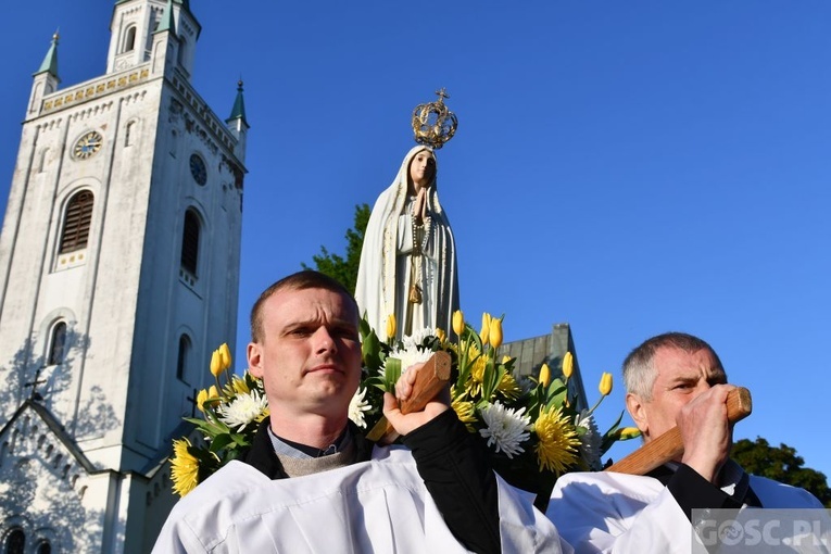 Modlitwa za Gorzów Wlkp. z różańcem w ręku