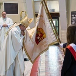 Błogosławieństwo sztandaru dla szkoły katolickiej w Słupsku