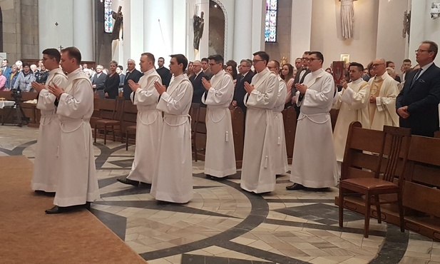 Katowice. Jakie uczucia towarzyszą wyświęconym neoprezbiterom? 