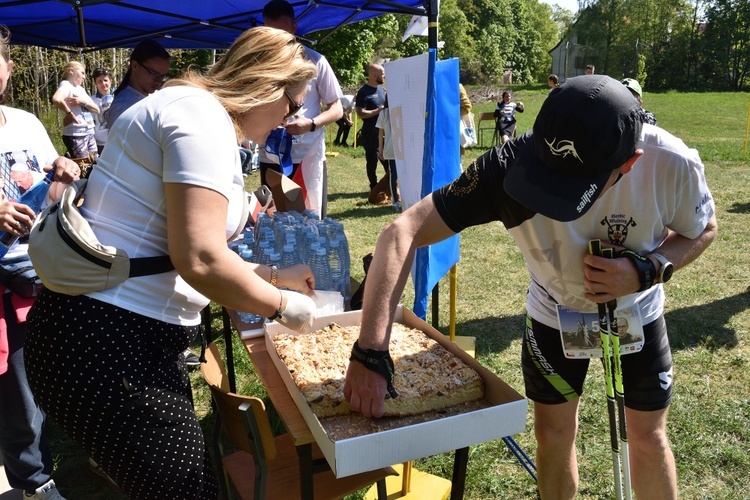 Biegli i maszerowali dla Maryi w oliwskich lasach