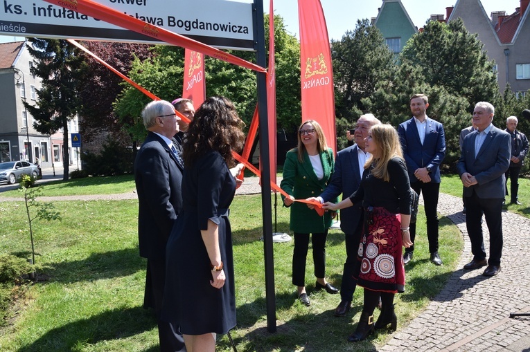 Nadanie imienia skwerowi ks. inf. Stanisława Bogdanowicza