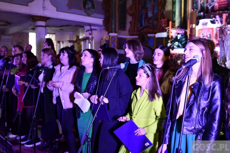 Próba generalna przed koncertem uwielbienia chóru "Skrzydła" w Gaworzycach