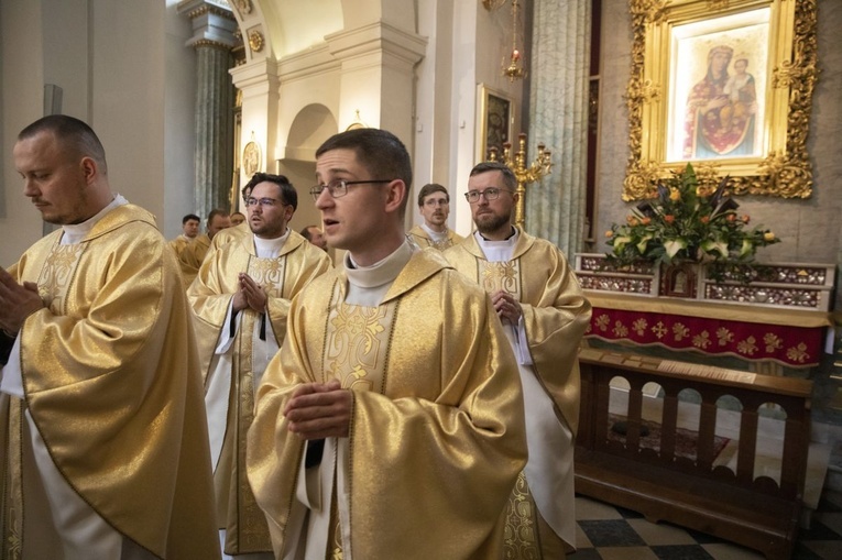 Święcenia diakonatu
