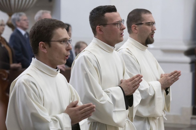 Święcenia diakonatu