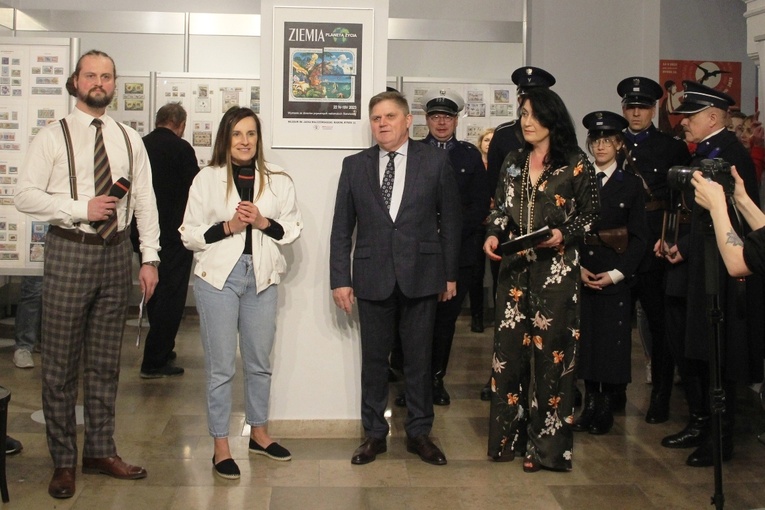 Spotkanie w otworzył Leszek Ruszczyk (trzeci od lewej). Druga od lewej Marta Michalska-Wilk.