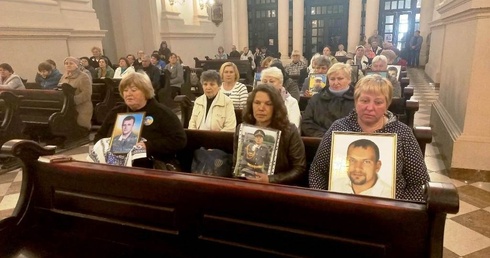 Ukraińscy wojskowi i krewni poległych żołnierzy pielgrzymowali do narodowego sanktuarium w Berdyczowie