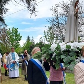 Hierarcha wziął udział w procesji fatimskiej.