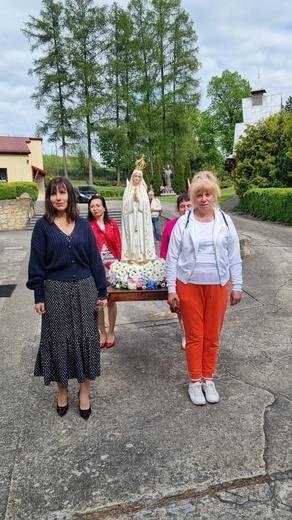 Z Maryją i dla Maryi