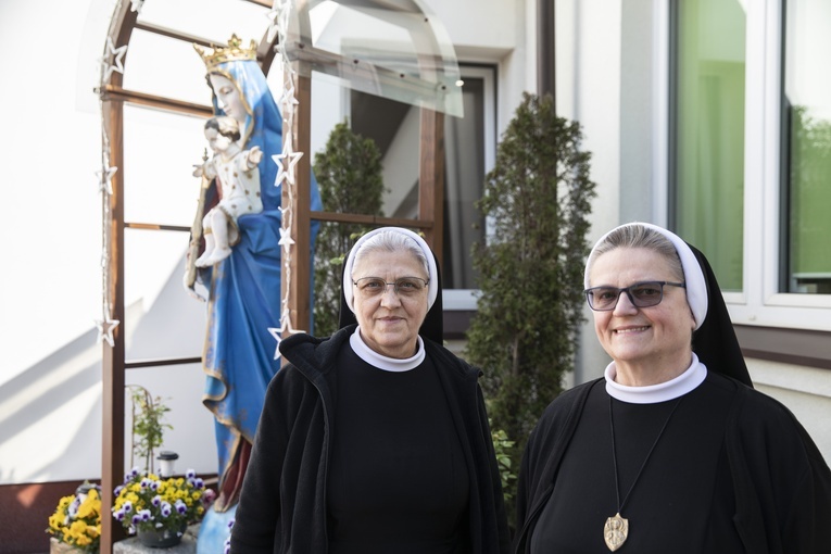 Szkoła, którą obsiadły biedronki