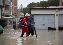 Powodzie we Włoszech: dwie osoby nie żyją, trzy zaginione