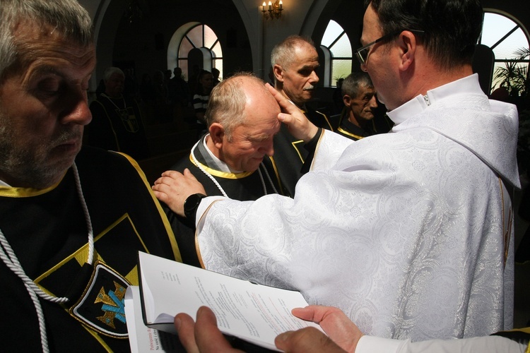 Nowa Chorągiew Zakonu Rycerzy św. Jana Pawła II w Ostrowcu Świętokrzyskim