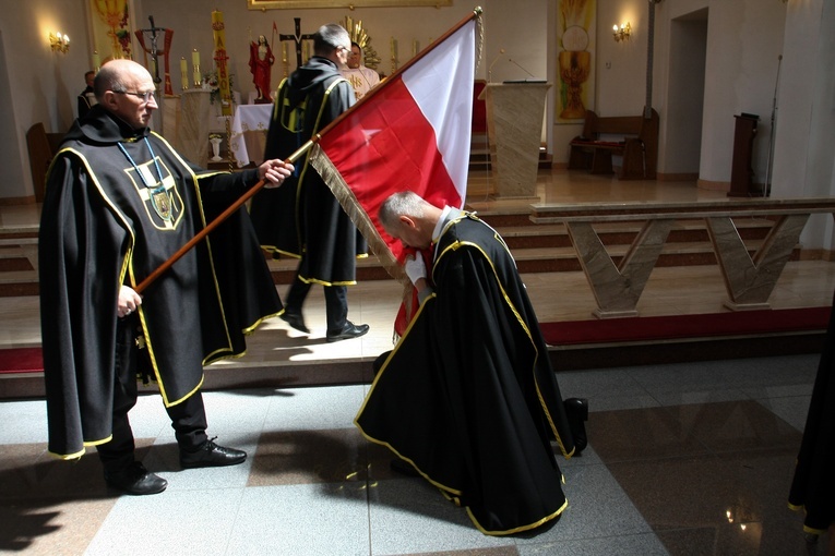 Nowa Chorągiew Zakonu Rycerzy św. Jana Pawła II w Ostrowcu Świętokrzyskim