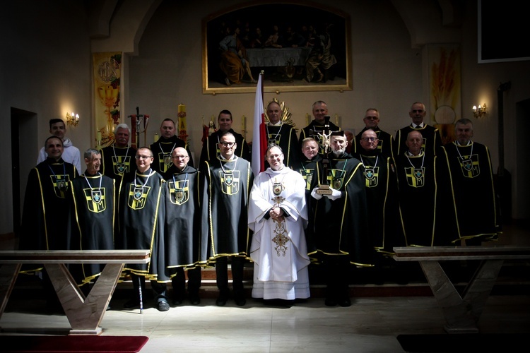 Nowa Chorągiew Zakonu Rycerzy św. Jana Pawła II w Ostrowcu Świętokrzyskim