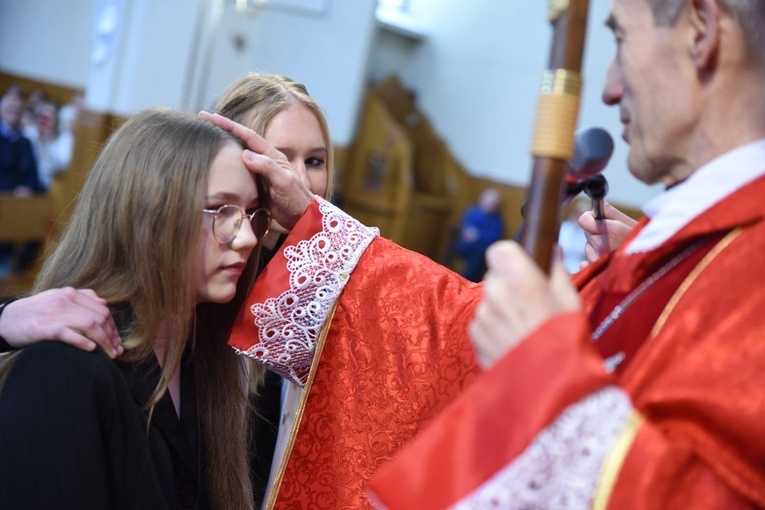 Bierzmowanie w parafii Trójcy Przenajświętszej w Mielcu