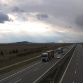 Projekt znoszący opłaty za autostrady zarządzane przez państwo trafił do Sejmu