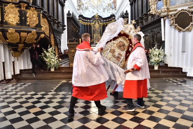 Matka Boża Oliwska w drodze na Kalwarię Wejherowską