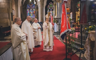 Służba zgodnie z dewizą: "Bóg, honor, ojczyzna"