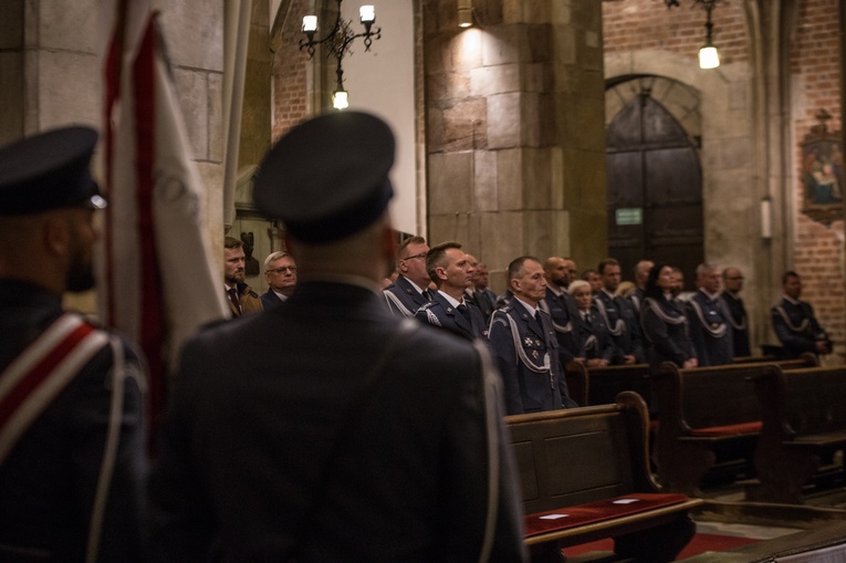 Nadanie i poświęceniu sztandaru Aresztowi Śledczemu oraz Zakładowi Karnemu Nr 1 we Wrocławiu