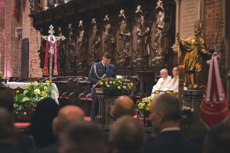 Nadanie i poświęceniu sztandaru Aresztowi Śledczemu oraz Zakładowi Karnemu Nr 1 we Wrocławiu