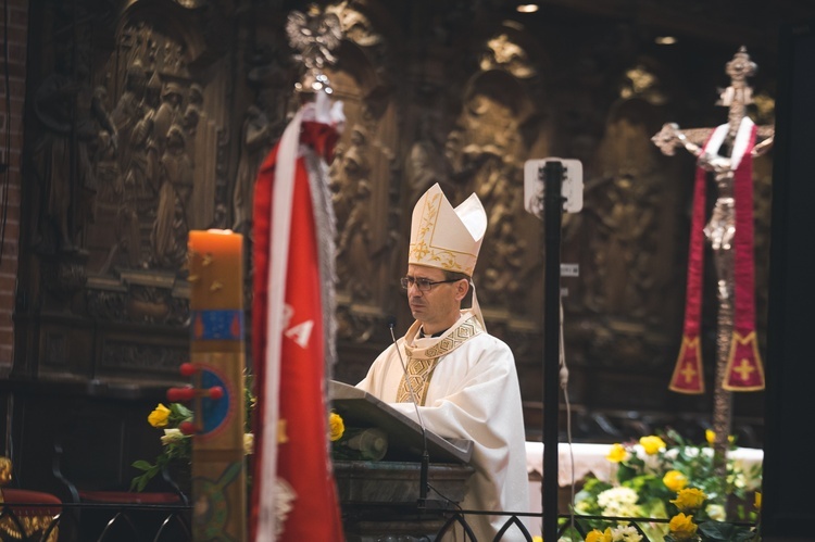 Nadanie i poświęceniu sztandaru Aresztowi Śledczemu oraz Zakładowi Karnemu Nr 1 we Wrocławiu