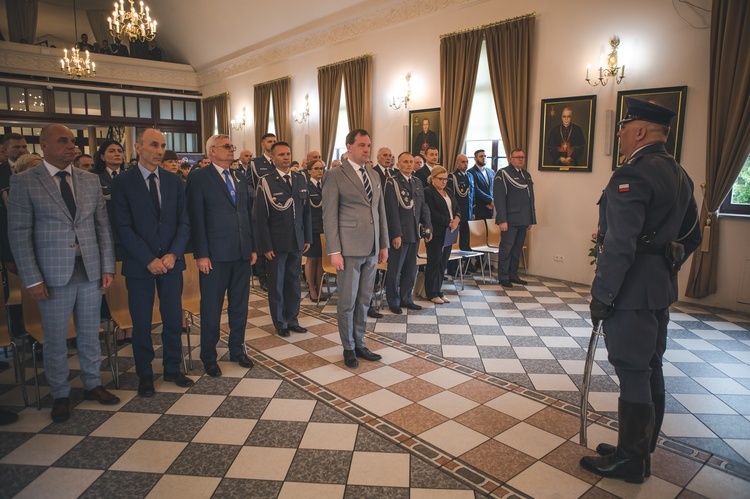 Nadanie i poświęceniu sztandaru Aresztowi Śledczemu oraz Zakładowi Karnemu Nr 1 we Wrocławiu