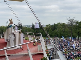 Abp Galbas na Jasnej Górze: Przestańmy wylewać pomyje na Kościół synodalny 