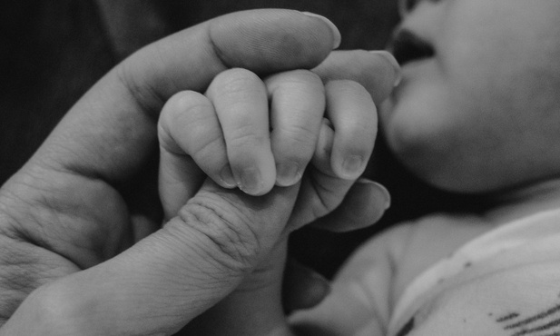 Wielka Brytania: urodziło się dziecko mające trzech biologicznych rodziców