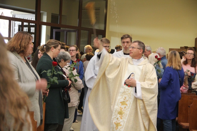 Bochnia. Wprowadzanie relikwii św. Rity do kościoła św. Pawła
