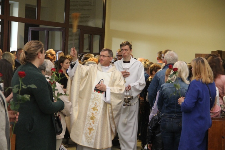 Bochnia. Wprowadzanie relikwii św. Rity do kościoła św. Pawła