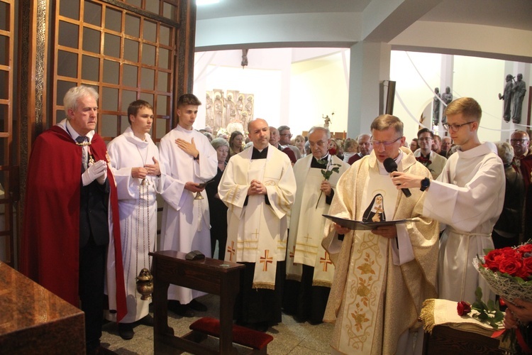 Bochnia. Wprowadzanie relikwii św. Rity do kościoła św. Pawła