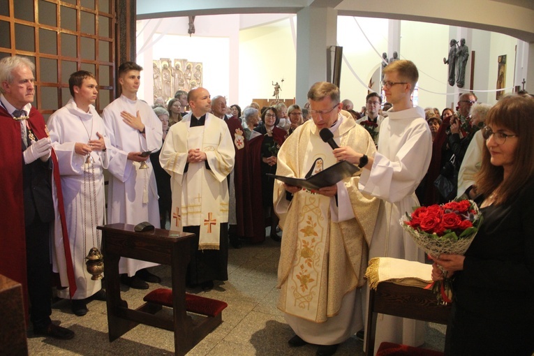 Bochnia. Wprowadzanie relikwii św. Rity do kościoła św. Pawła