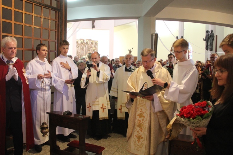 Bochnia. Wprowadzanie relikwii św. Rity do kościoła św. Pawła