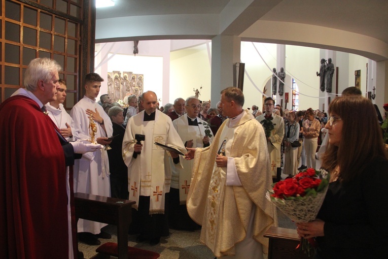 Bochnia. Wprowadzanie relikwii św. Rity do kościoła św. Pawła