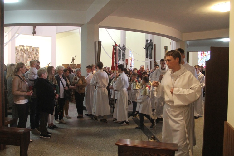 Bochnia. Wprowadzanie relikwii św. Rity do kościoła św. Pawła