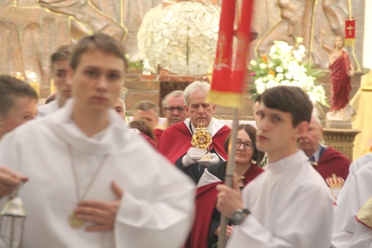 Bochnia. Wprowadzanie relikwii św. Rity do kościoła św. Pawła