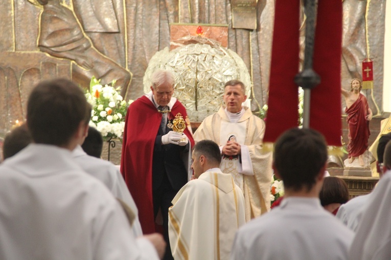 Bochnia. Wprowadzanie relikwii św. Rity do kościoła św. Pawła