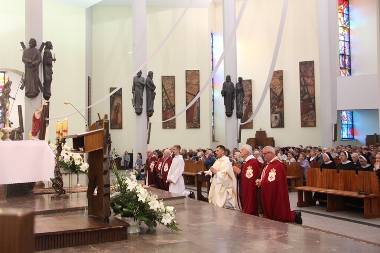 Bochnia. Wprowadzanie relikwii św. Rity do kościoła św. Pawła