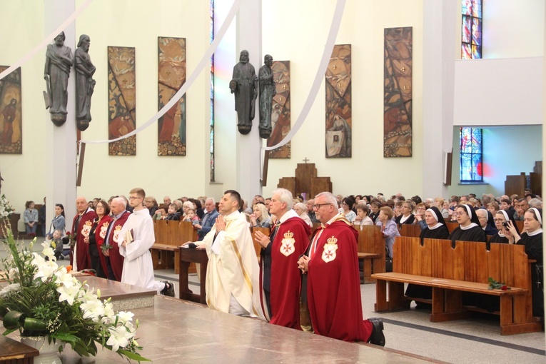 Bochnia. Wprowadzanie relikwii św. Rity do kościoła św. Pawła