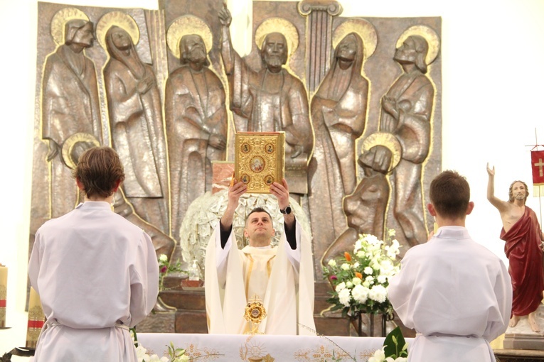 Bochnia. Wprowadzanie relikwii św. Rity do kościoła św. Pawła
