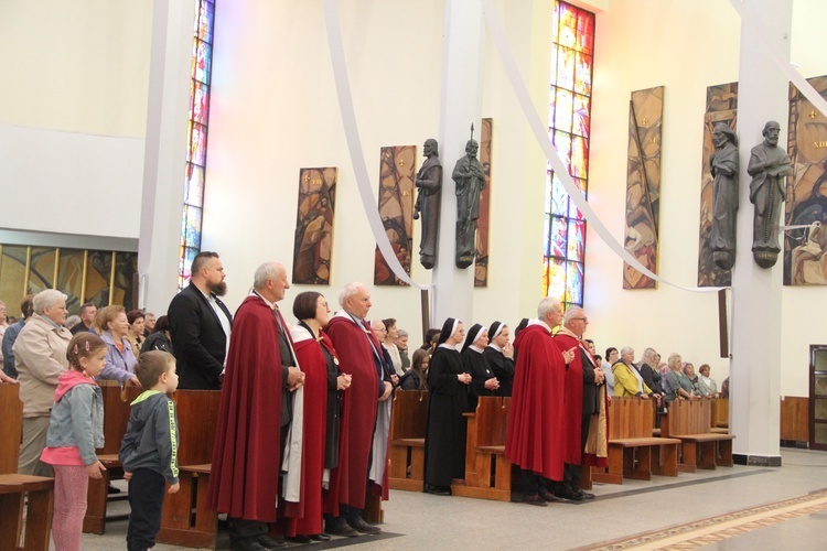 Bochnia. Wprowadzanie relikwii św. Rity do kościoła św. Pawła